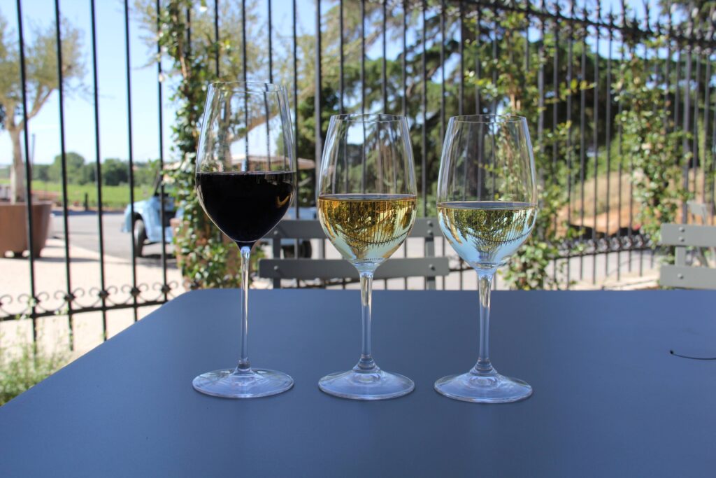 verre de vin rouge, rosé et blanc